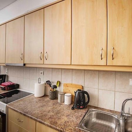 Lovely,Central, Spacious 2-Bedrooms Apartment Piräus Exterior foto