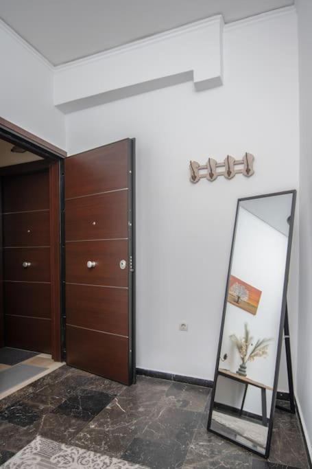 Lovely,Central, Spacious 2-Bedrooms Apartment Piräus Exterior foto
