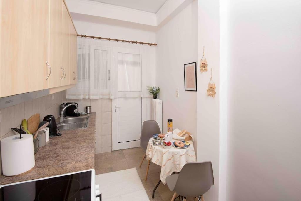 Lovely,Central, Spacious 2-Bedrooms Apartment Piräus Exterior foto