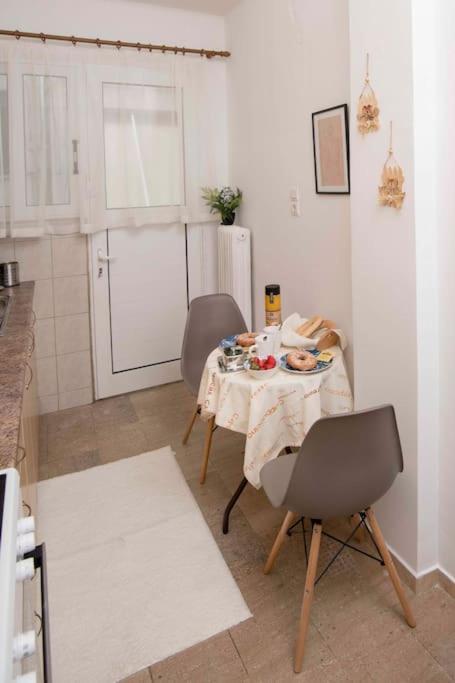 Lovely,Central, Spacious 2-Bedrooms Apartment Piräus Exterior foto