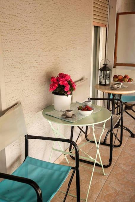 Lovely,Central, Spacious 2-Bedrooms Apartment Piräus Exterior foto