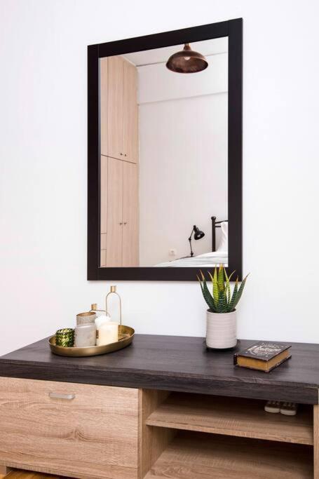 Lovely,Central, Spacious 2-Bedrooms Apartment Piräus Exterior foto
