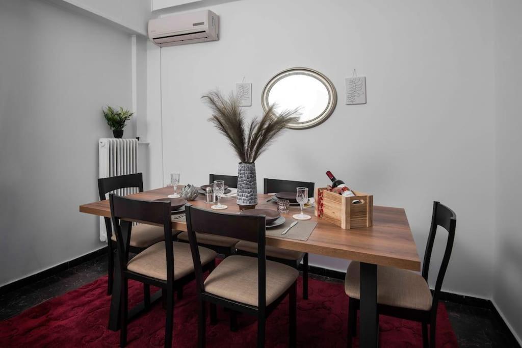 Lovely,Central, Spacious 2-Bedrooms Apartment Piräus Exterior foto